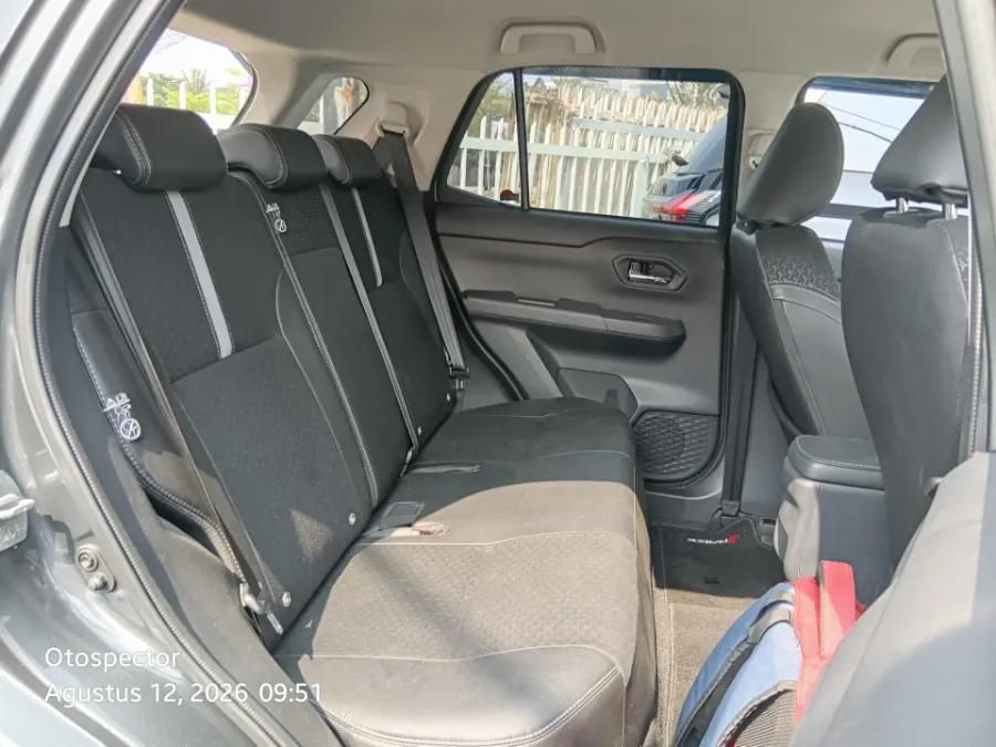 Foto Mobil Bekas Kabin Belakang Toyota Raize 1.0 GR Sport tahun 2022