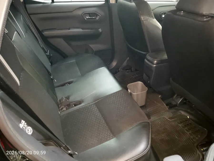 Foto Mobil Bekas Kabin Belakang Toyota Raize 1.0 GR Sport tahun 2022