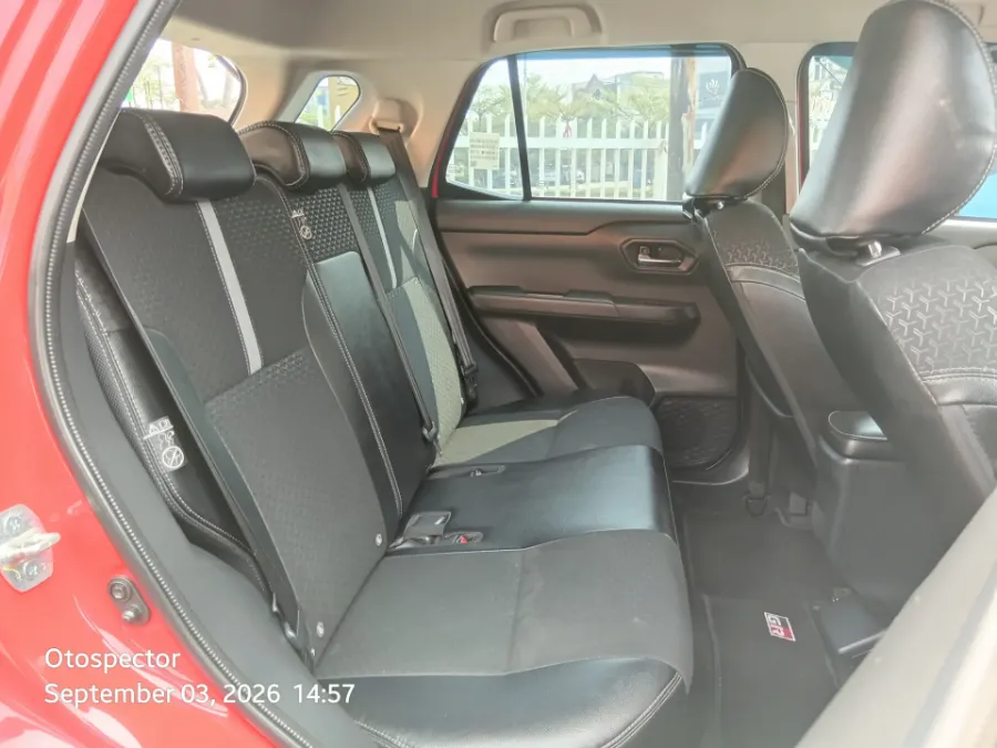 Foto Mobil Bekas Kabin Belakang Toyota Raize 1.0 GR Sport tahun 2022