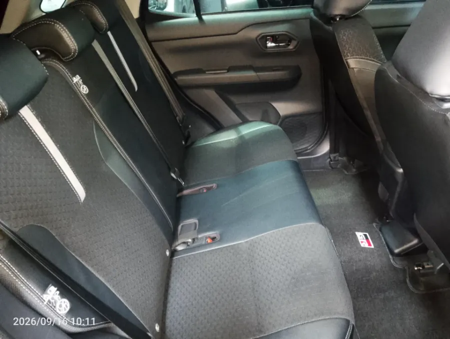 Foto Mobil Bekas Kabin Belakang Toyota Raize 1.0 GR Sport tahun 2022