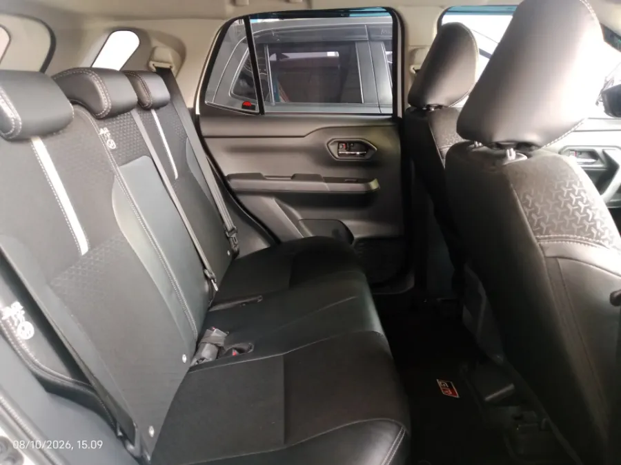 Foto Mobil Bekas Kabin Belakang Toyota Raize 1.0 GR Sport tahun 2022