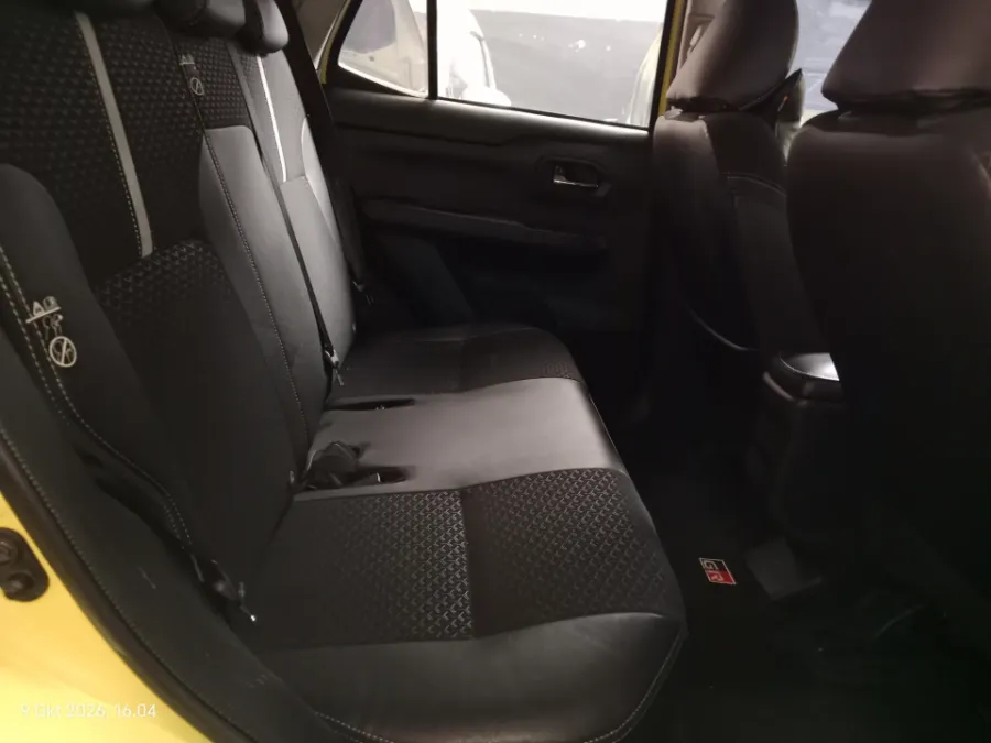 Foto Mobil Bekas Kabin Belakang Toyota Raize 1.0 GR Sport tahun 2022