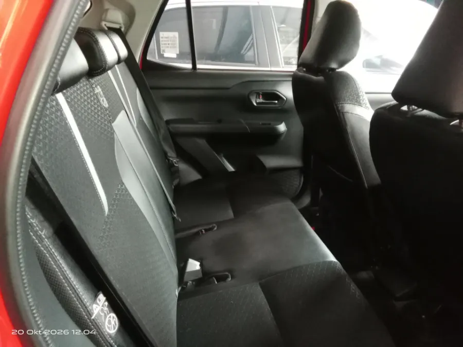 Foto Mobil Bekas Kabin Belakang Toyota Raize 1.0 GR Sport tahun 2022