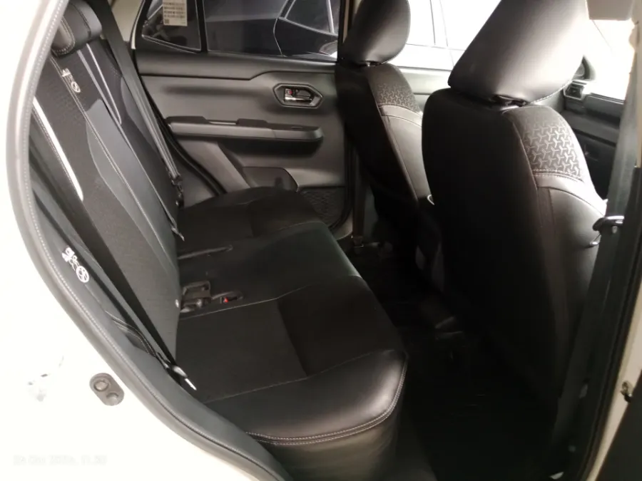 Foto Mobil Bekas Kabin Belakang Toyota Raize 1.0 GR Sport tahun 2022