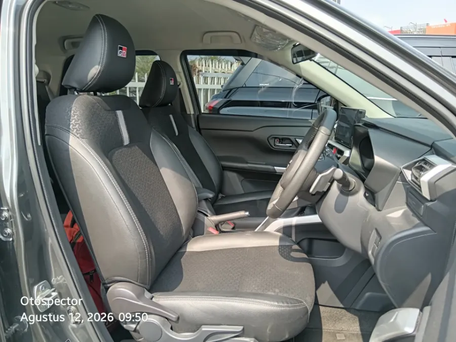 Foto Mobil Bekas Kabin Depan Toyota Raize 1.0 GR Sport tahun 2022