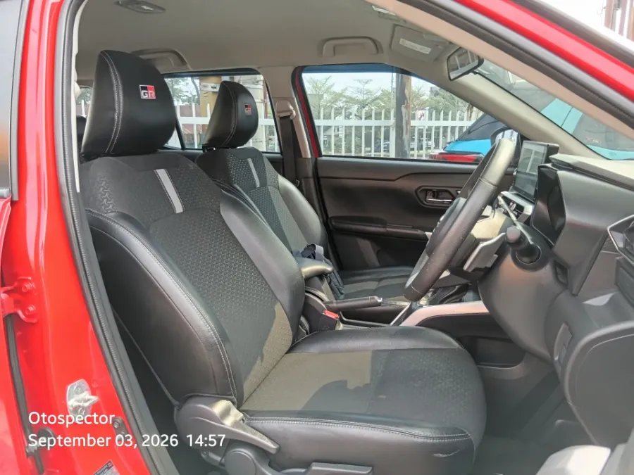 Foto Mobil Bekas Kabin Depan Toyota Raize 1.0 GR Sport tahun 2022