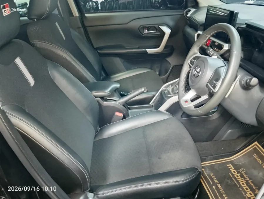 Foto Mobil Bekas Kabin Depan Toyota Raize 1.0 GR Sport tahun 2022