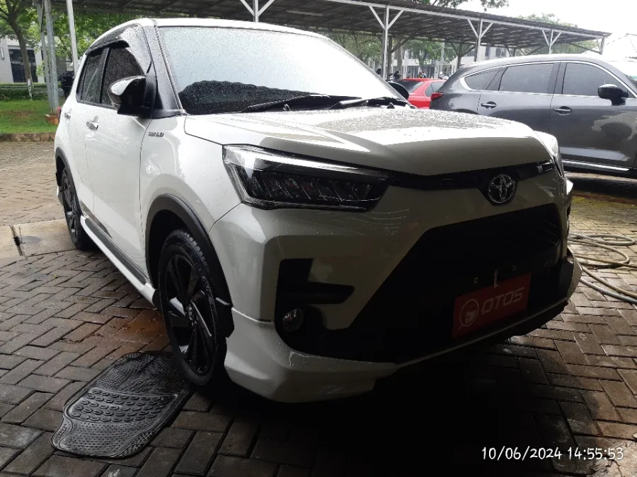 Foto Mobil Bekas Kanan Depan Toyota Raize 1.0 GR Sport tahun 2022