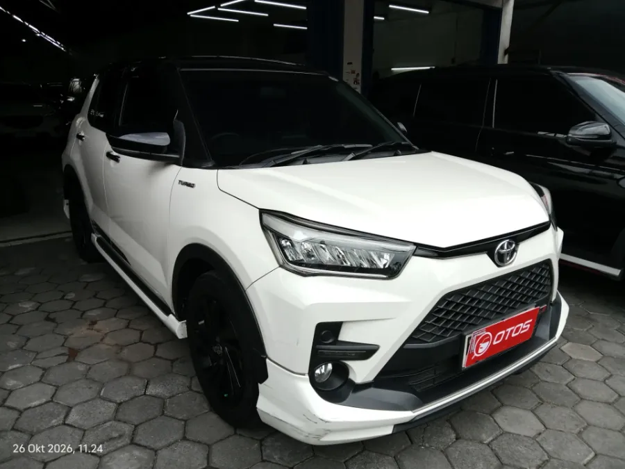 Foto Mobil Bekas Kanan Depan Toyota Raize 1.0 GR Sport tahun 2022