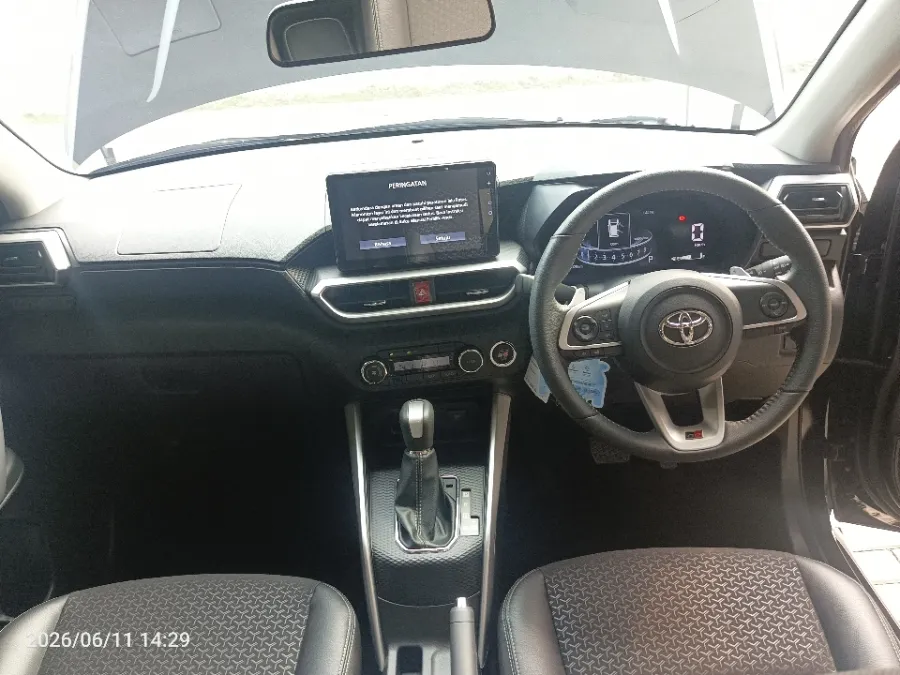 Foto Mobil Bekas Dashboard Toyota Raize 1.0 GR Sport tahun 2023