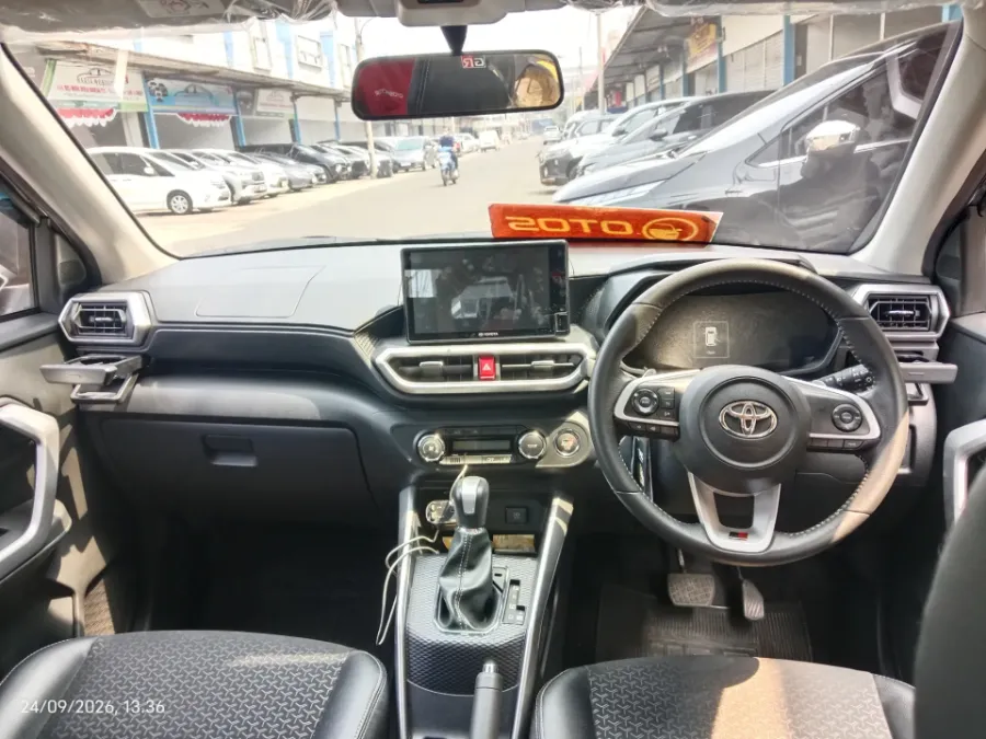 Foto Mobil Bekas Dashboard Toyota Raize 1.0 GR Sport tahun 2023