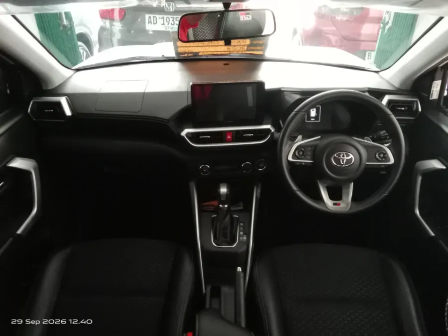 Foto Mobil Bekas Dashboard Toyota Raize 1.0 GR Sport tahun 2023