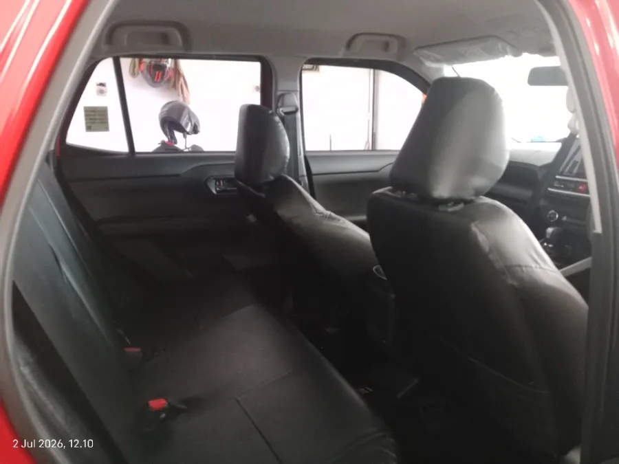 Foto Mobil Bekas Kabin Belakang Toyota Raize 1.0 GR Sport tahun 2023