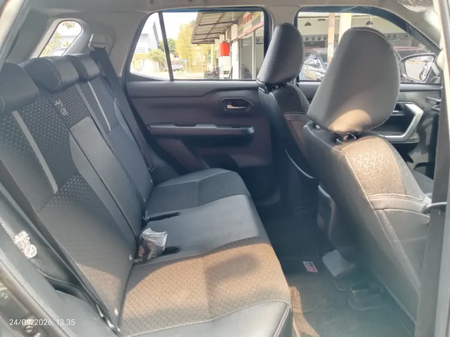 Foto Mobil Bekas Kabin Belakang Toyota Raize 1.0 GR Sport tahun 2023