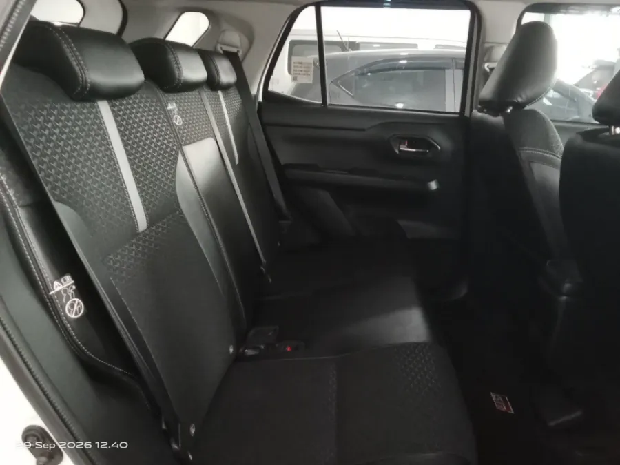 Foto Mobil Bekas Kabin Belakang Toyota Raize 1.0 GR Sport tahun 2023