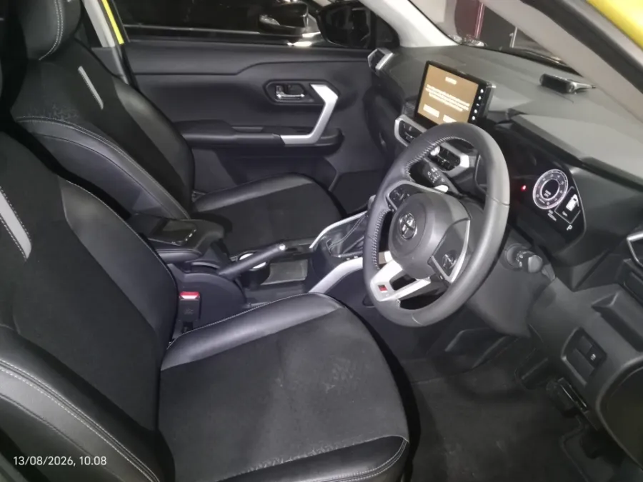 Foto Mobil Bekas Kabin Depan Toyota Raize 1.0 GR Sport tahun 2023