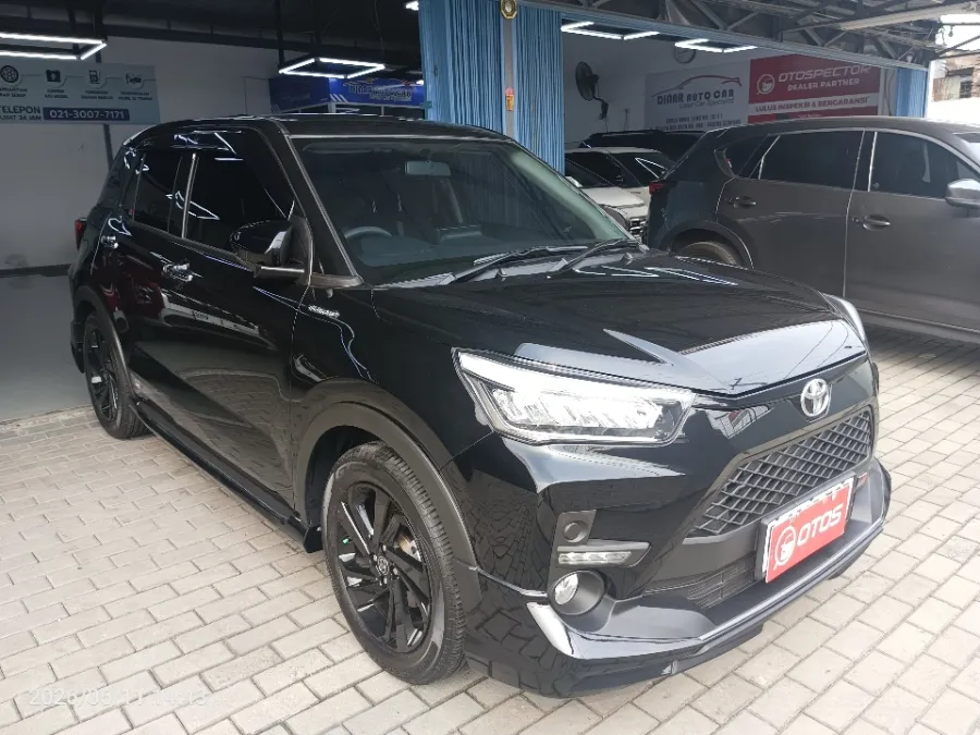 Foto Mobil Bekas Kanan Depan Toyota Raize 1.0 GR Sport tahun 2023