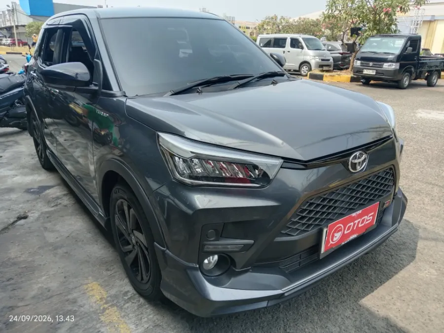Foto Mobil Bekas Kanan Depan Toyota Raize 1.0 GR Sport tahun 2023