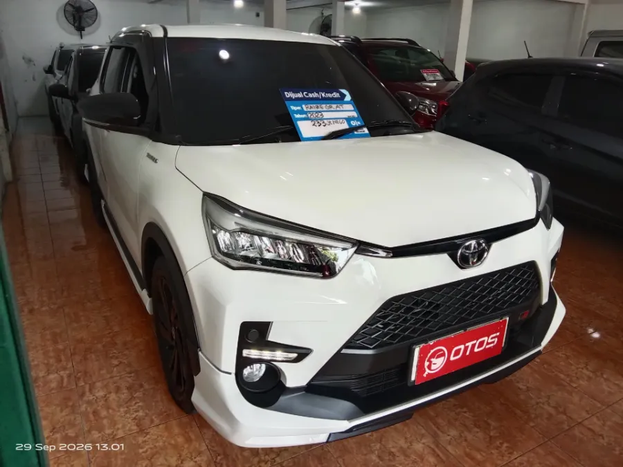 Foto Mobil Bekas Kanan Depan Toyota Raize 1.0 GR Sport tahun 2023