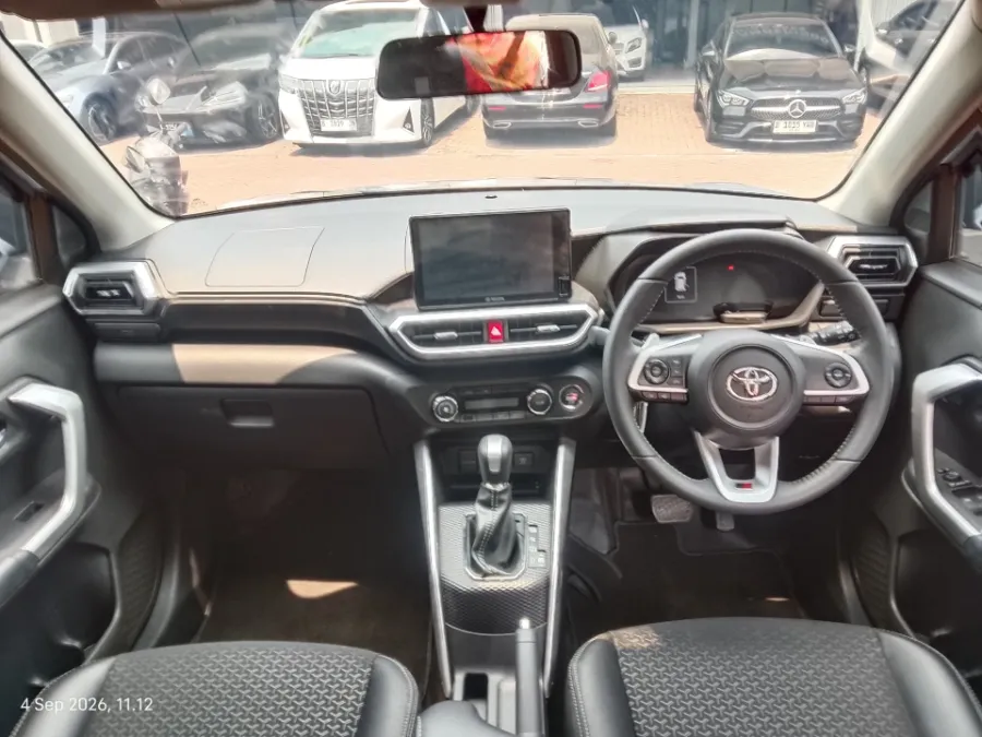 Foto Mobil Bekas Dashboard Toyota Raize 1.0 GR Sport tahun 2025
