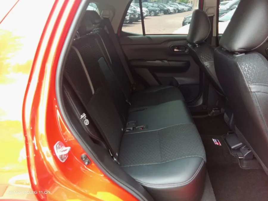 Foto Mobil Bekas Kabin Belakang Toyota Raize 1.0 GR Sport tahun 2025