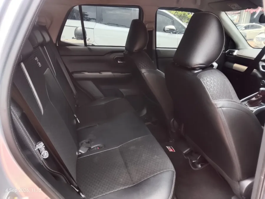 Foto Mobil Bekas Kabin Belakang Toyota Raize 1.0 GR Sport tahun 2025
