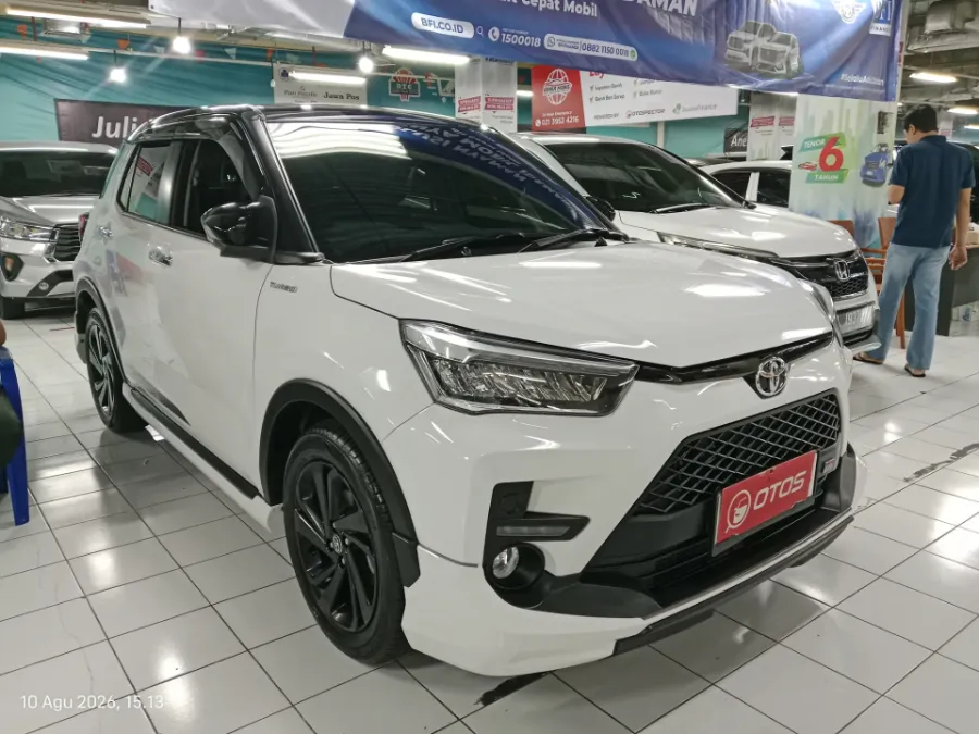 Foto Mobil Bekas Kanan Depan Toyota Raize 1.0 GR Sport tahun 2025