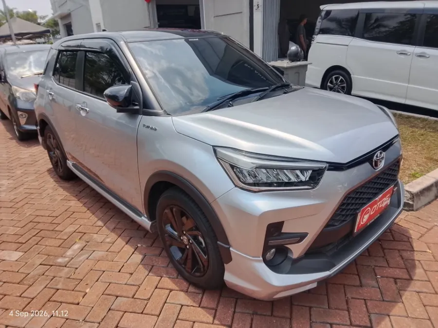 Foto Mobil Bekas Kanan Depan Toyota Raize 1.0 GR Sport tahun 2025