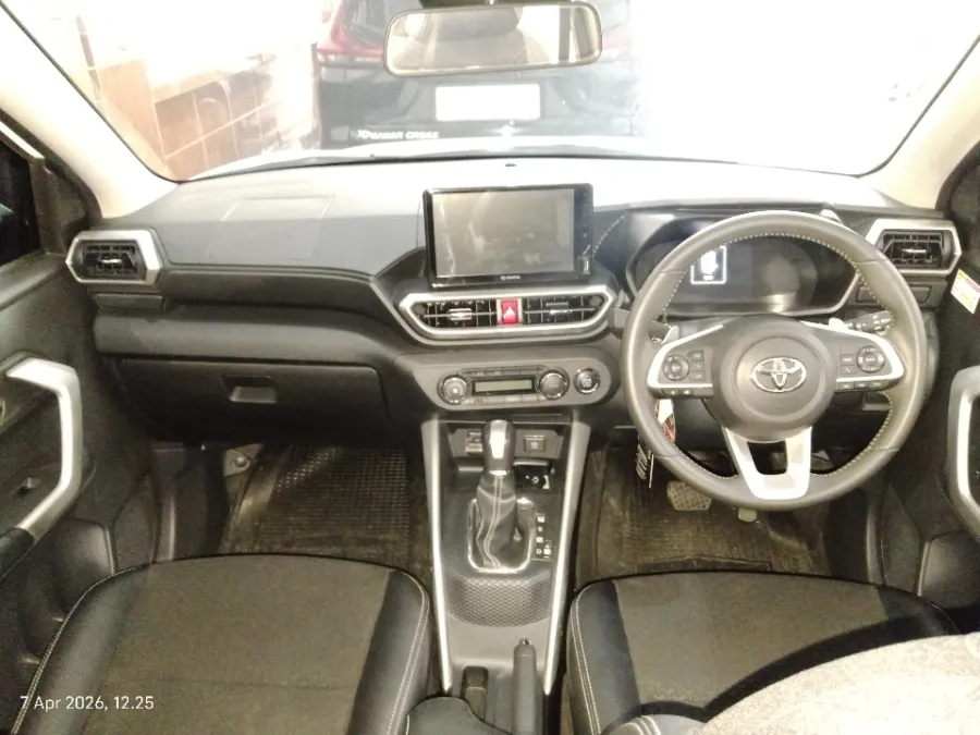 Foto Mobil Bekas Dashboard Toyota Raize 1.0 GR Sport TSS tahun 2021