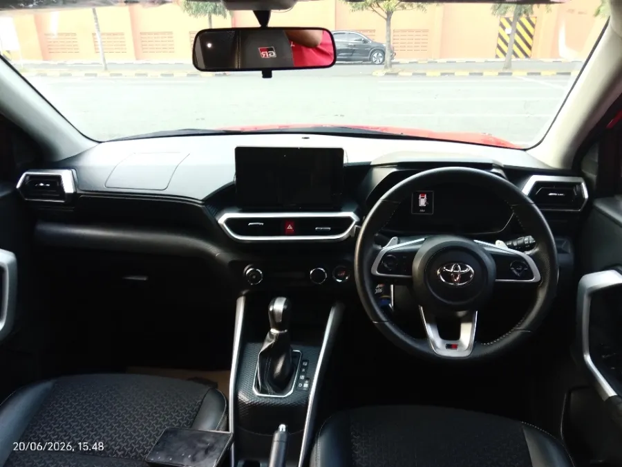 Foto Mobil Bekas Dashboard Toyota Raize 1.0 GR Sport TSS tahun 2021