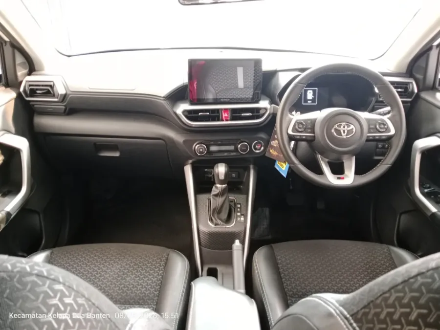 Foto Mobil Bekas Dashboard Toyota Raize 1.0 GR Sport TSS tahun 2021