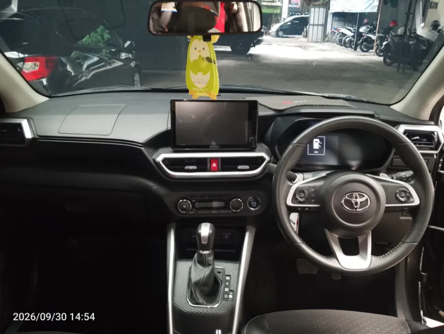 Foto Mobil Bekas Dashboard Toyota Raize 1.0 GR Sport TSS tahun 2021