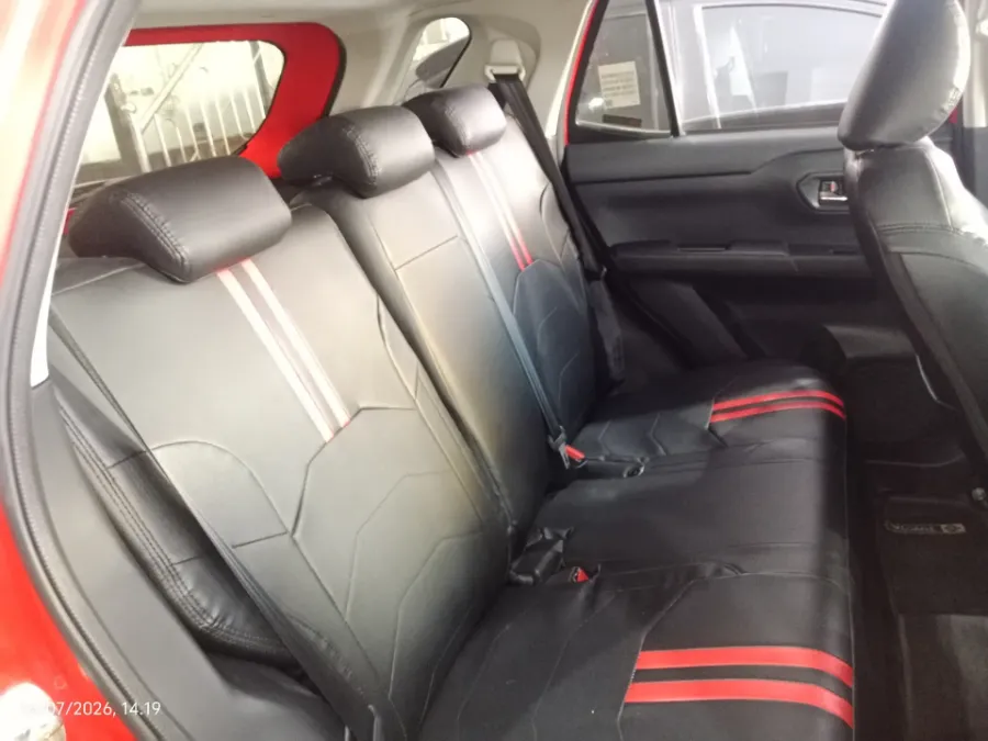 Foto Mobil Bekas Kabin Belakang Toyota Raize 1.0 GR Sport TSS tahun 2021