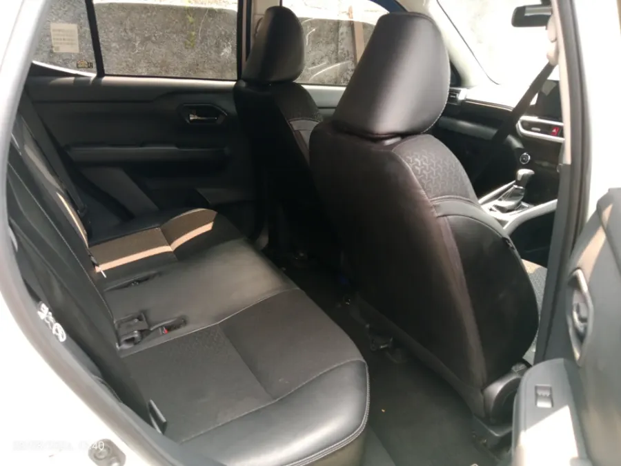 Foto Mobil Bekas Kabin Belakang Toyota Raize 1.0 GR Sport TSS tahun 2021