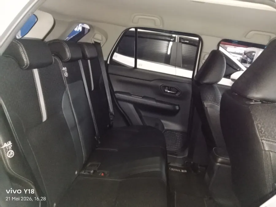 Foto Mobil Bekas Kabin Belakang Toyota Raize 1.0 GR Sport TSS tahun 2021