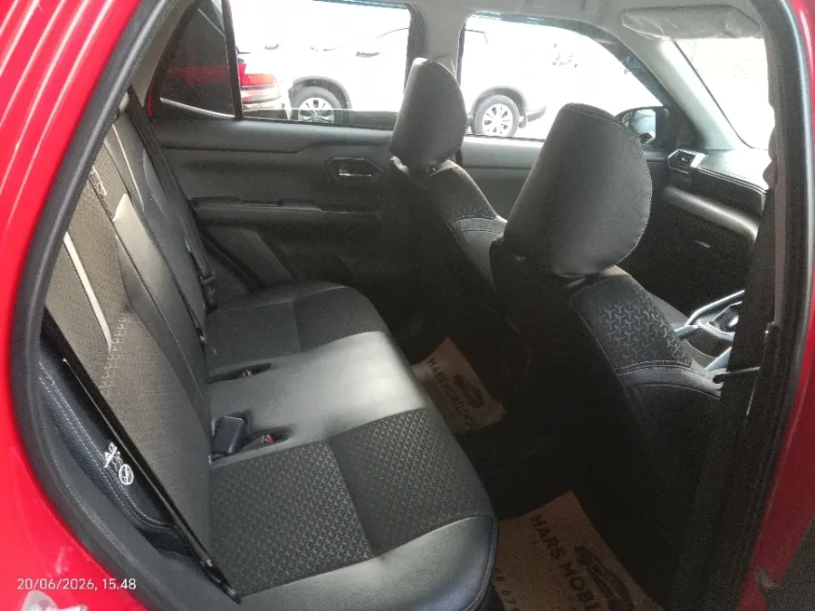 Foto Mobil Bekas Kabin Belakang Toyota Raize 1.0 GR Sport TSS tahun 2021