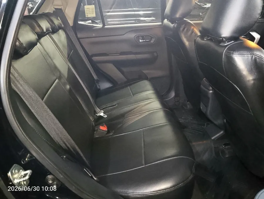 Foto Mobil Bekas Kabin Belakang Toyota Raize 1.0 GR Sport TSS tahun 2021