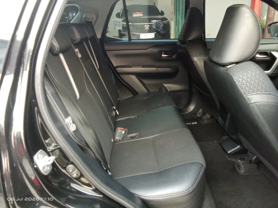 Foto Mobil Bekas Kabin Belakang Toyota Raize 1.0 GR Sport TSS tahun 2021