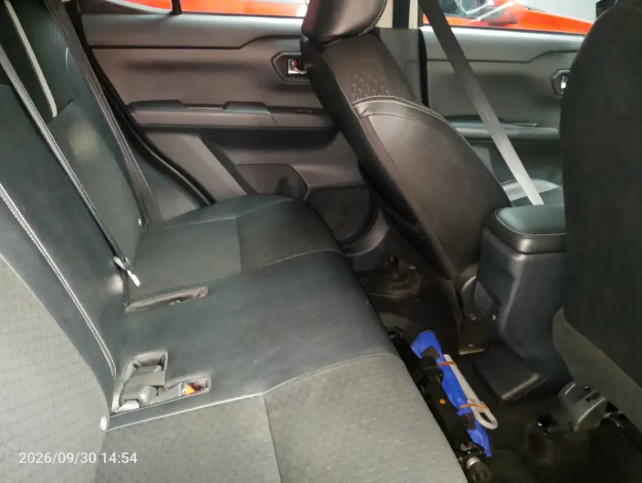 Foto Mobil Bekas Kabin Belakang Toyota Raize 1.0 GR Sport TSS tahun 2021