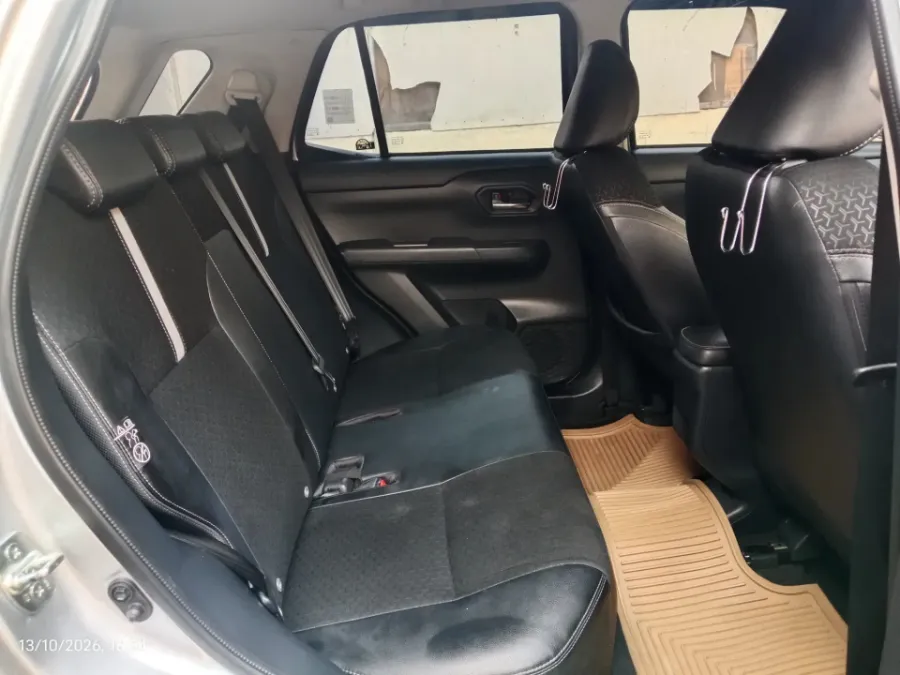 Foto Mobil Bekas Kabin Belakang Toyota Raize 1.0 GR Sport TSS tahun 2021