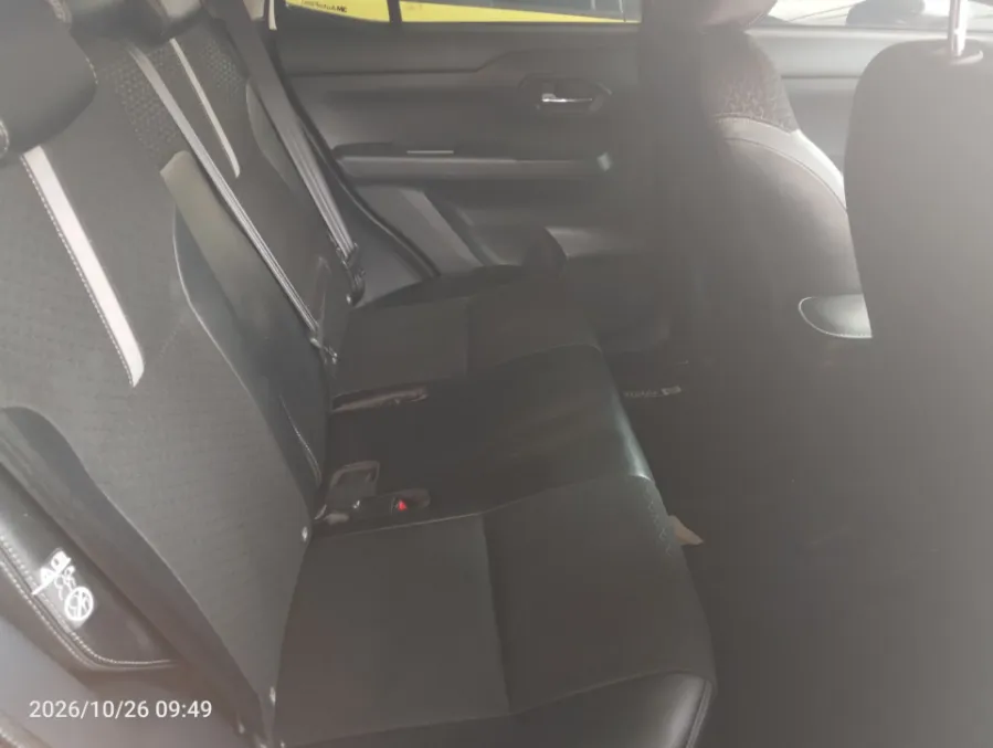 Foto Mobil Bekas Kabin Belakang Toyota Raize 1.0 GR Sport TSS tahun 2021