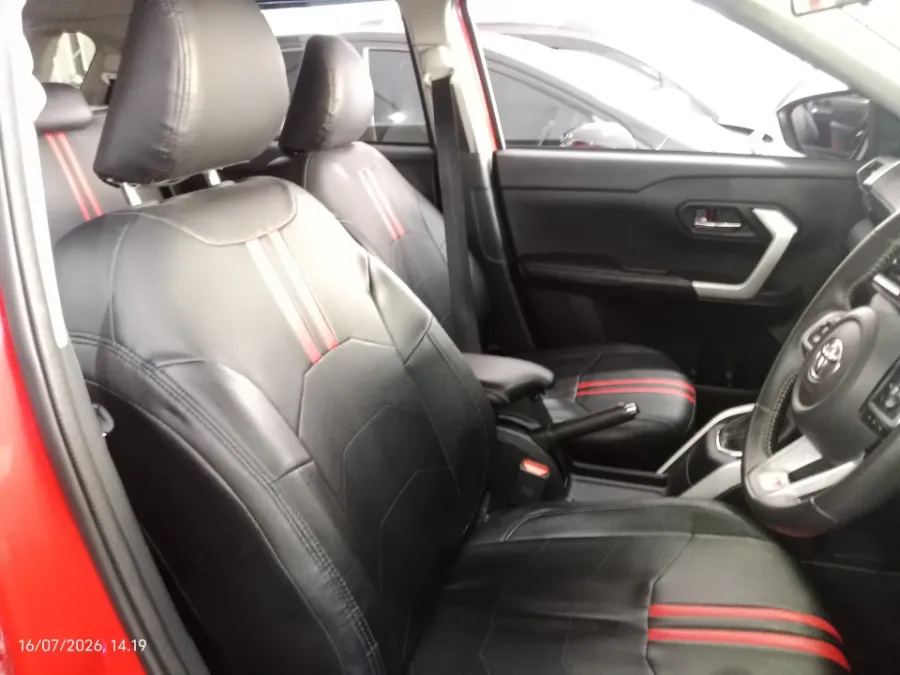 Foto Mobil Bekas Kabin Depan Toyota Raize 1.0 GR Sport TSS tahun 2021