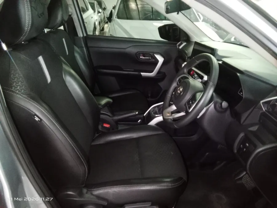 Foto Mobil Bekas Kabin Depan Toyota Raize 1.0 GR Sport TSS tahun 2021