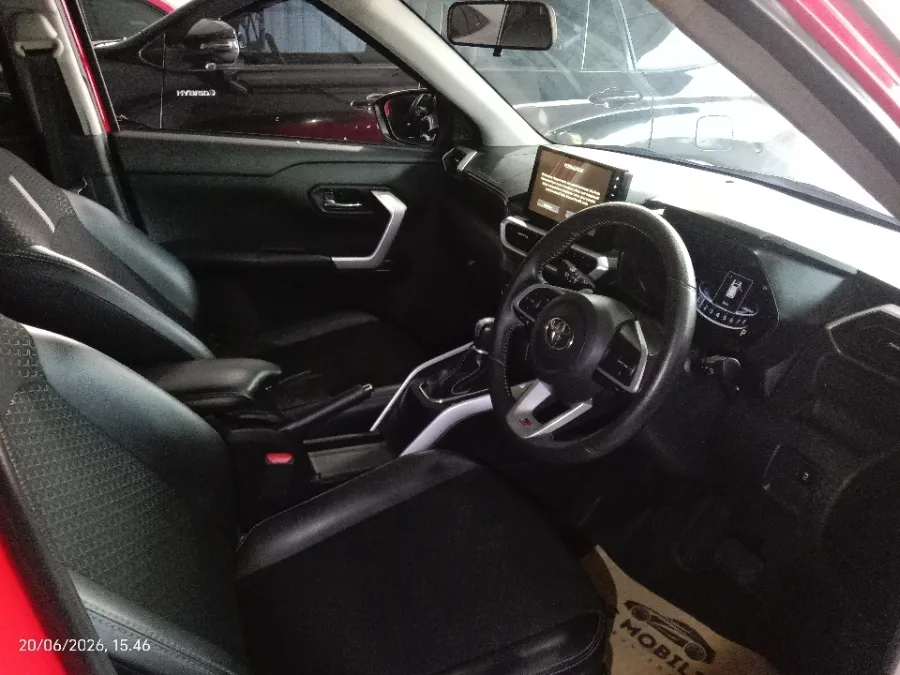 Foto Mobil Bekas Kabin Depan Toyota Raize 1.0 GR Sport TSS tahun 2021
