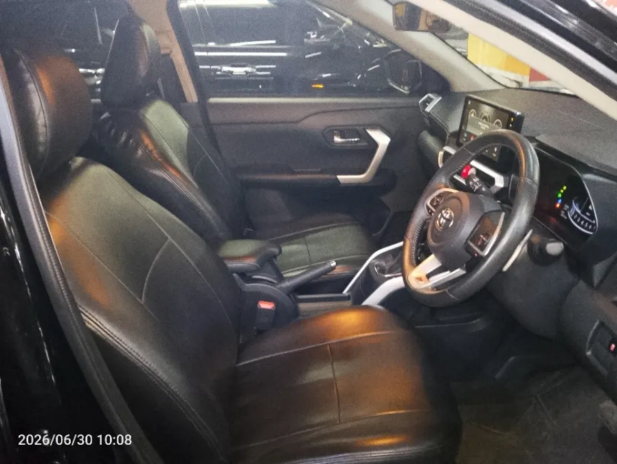 Foto Mobil Bekas Kabin Depan Toyota Raize 1.0 GR Sport TSS tahun 2021