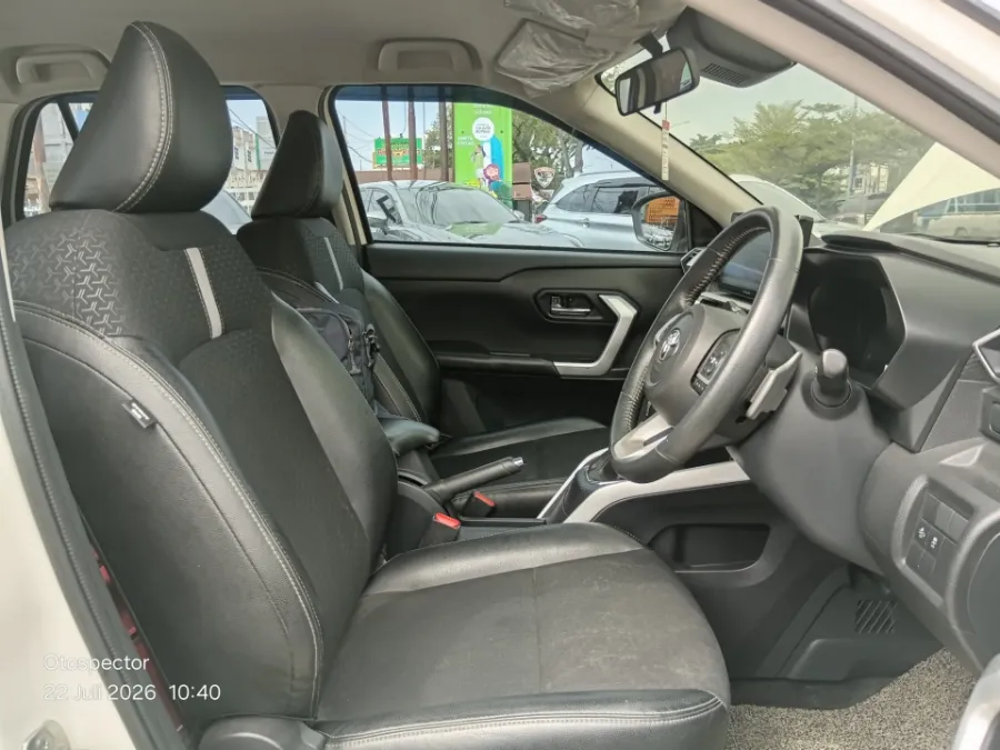 Foto Mobil Bekas Kabin Depan Toyota Raize 1.0 GR Sport TSS tahun 2021