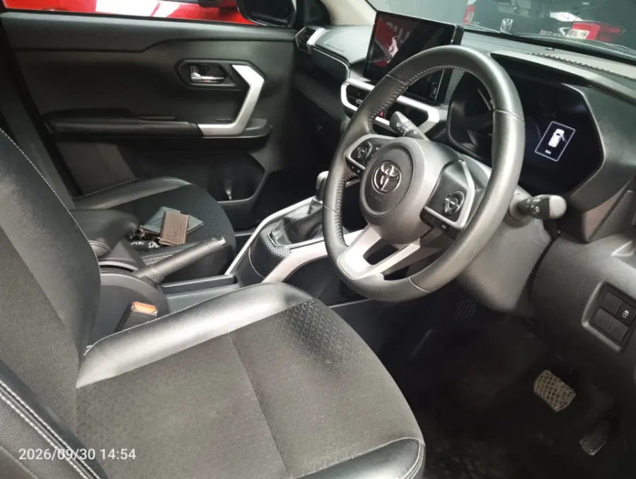 Foto Mobil Bekas Kabin Depan Toyota Raize 1.0 GR Sport TSS tahun 2021