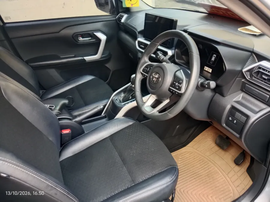 Foto Mobil Bekas Kabin Depan Toyota Raize 1.0 GR Sport TSS tahun 2021