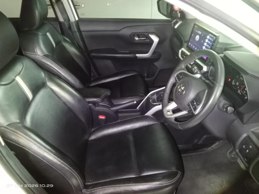 Foto Mobil Bekas Kabin Depan Toyota Raize 1.0 GR Sport TSS tahun 2021