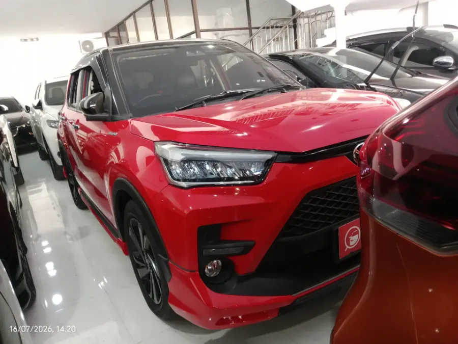 Foto Mobil Bekas Kanan Depan Toyota Raize 1.0 GR Sport TSS tahun 2021